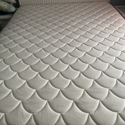 SERTA MEDIUM FIRM QUEEN MATTRESS SET