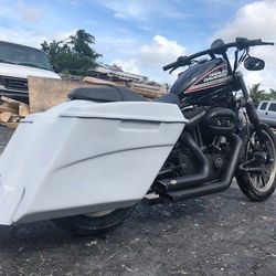 Harley Davidson Sportster 883 / Dyna / Sportster 5″ Dual Cut Out Saddlebags Kit + 6.5″ Speaker Lids