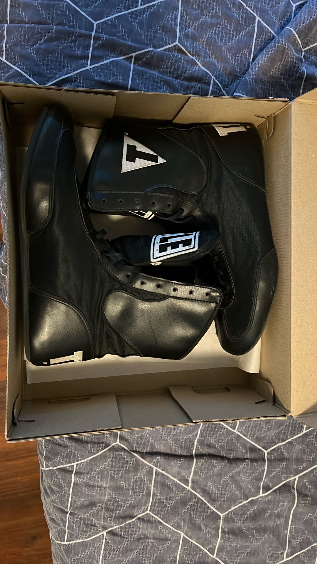 TitleBoxing Shoes Size 9