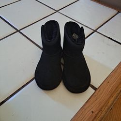 Ugg Girl's Size 10