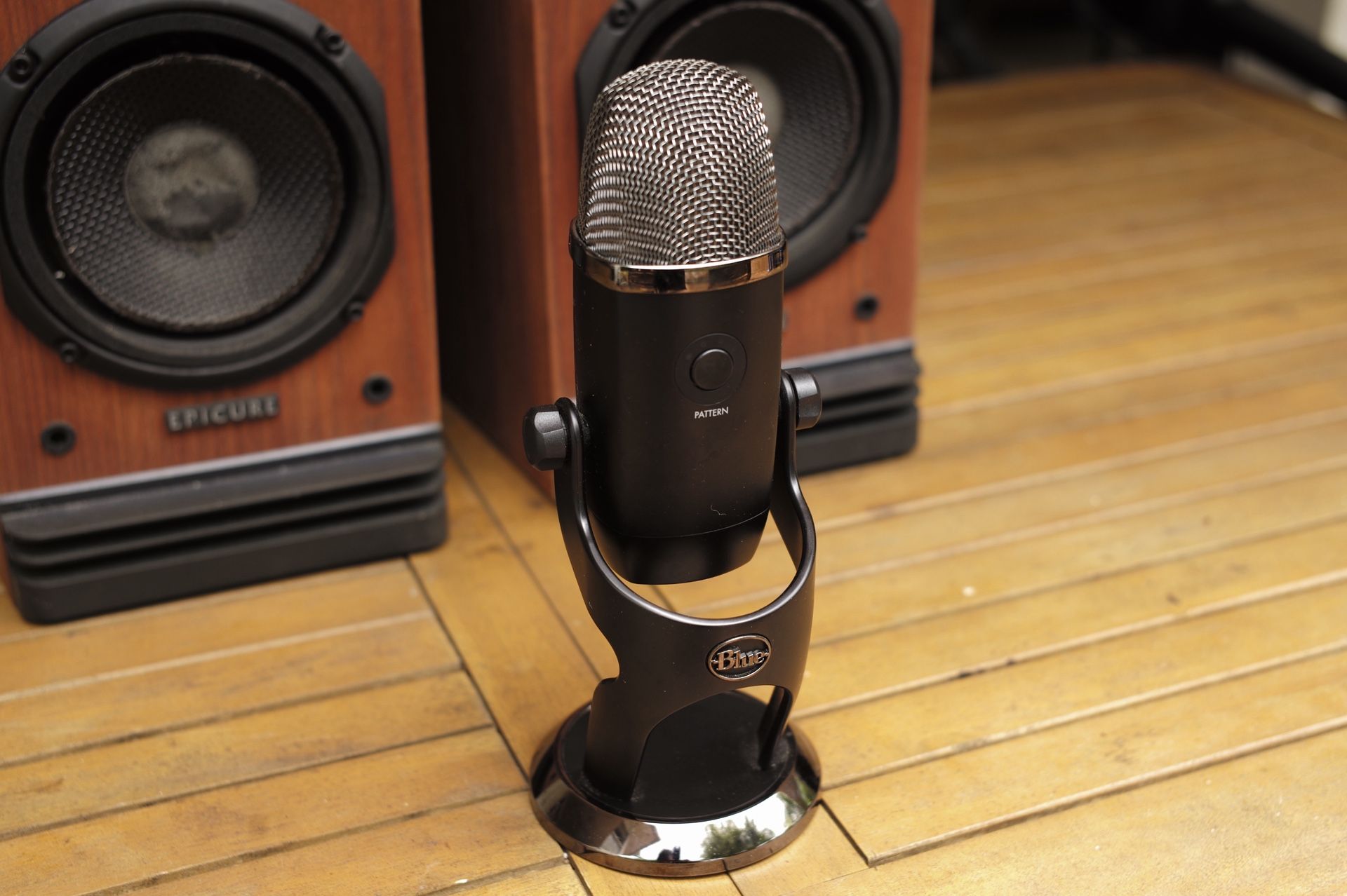 Blue Yeti USB Microphone – Blackout Edition