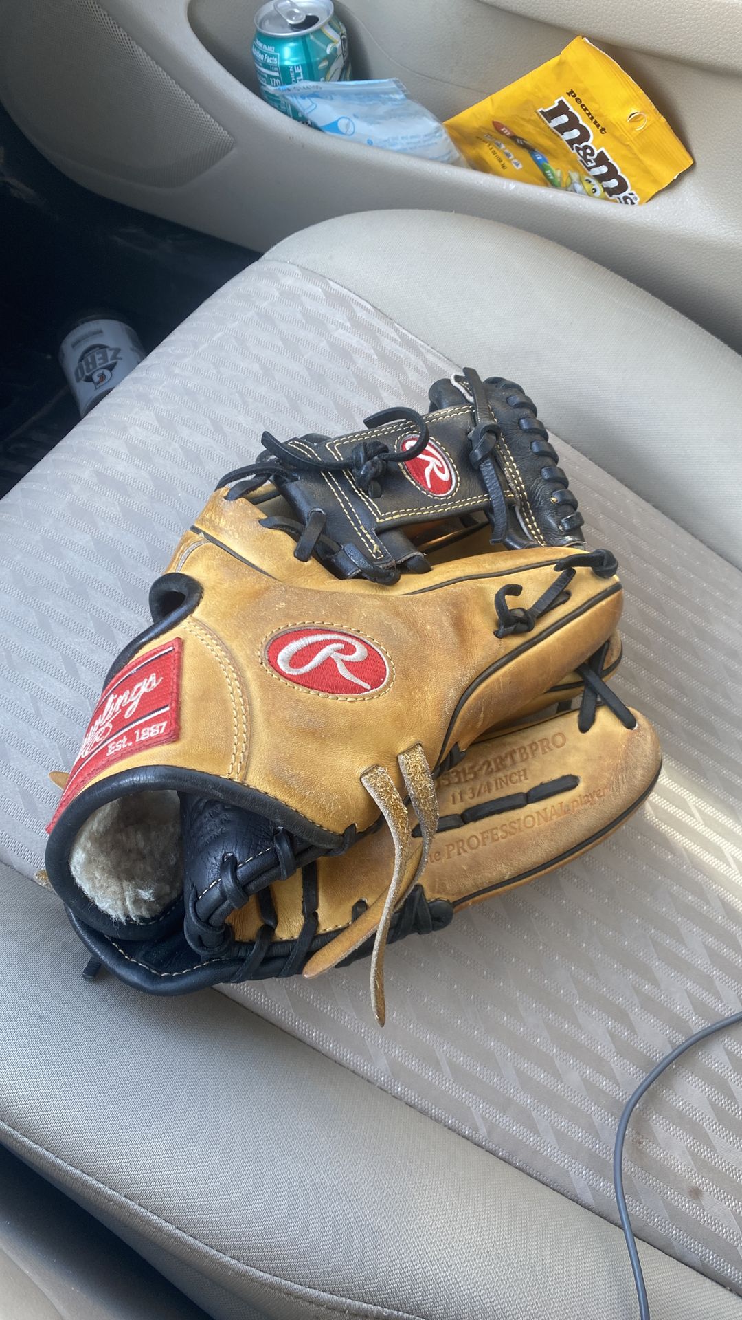 Rawlings Baseball Glove
