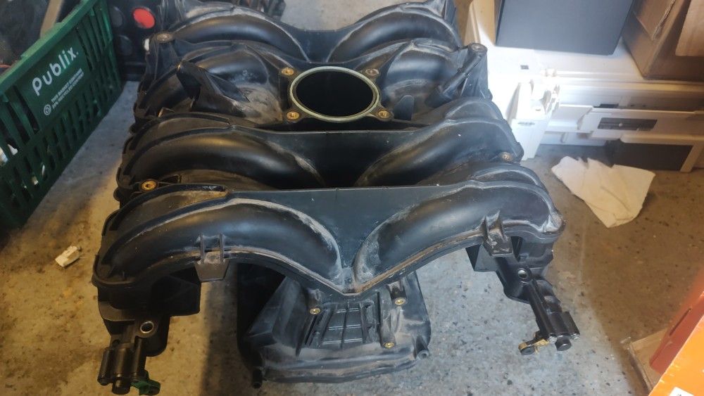 Ford 5.4 Intake From 2005 Expedition