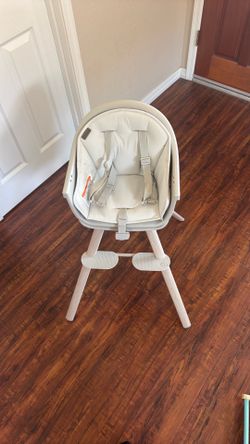 High Chair - maxi Cosi 8-1 high chair classic oat