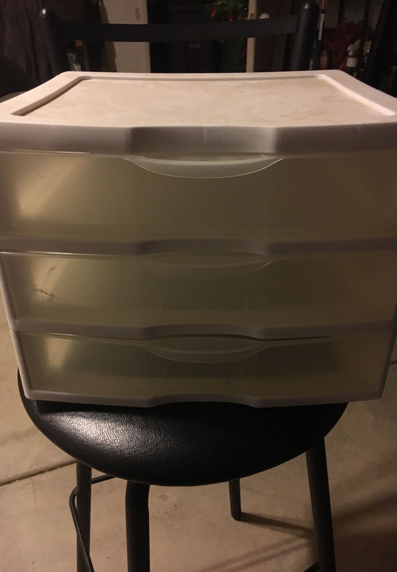 Small 3 drawer plastic container used $3