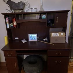 Computer desk