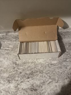 Small box of mixed sports cards