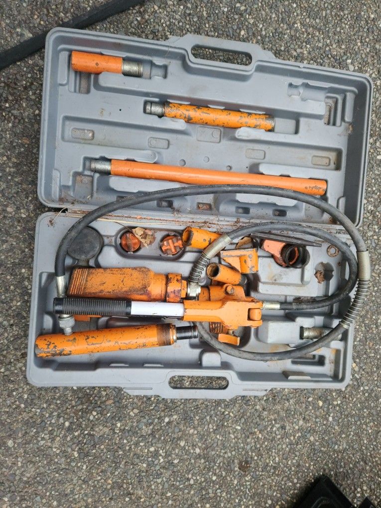Central Hydraulics 4 Ton Portable Puller
Porta ram pump kit