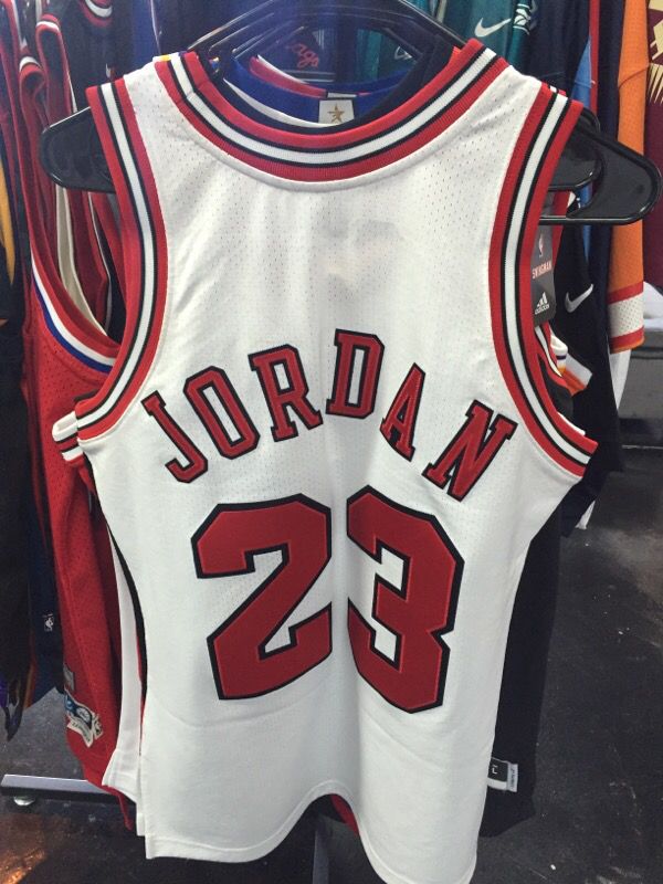 Michael Jordan Nike Swingman Jersey XXL for Sale in Jacksonville, FL -  OfferUp