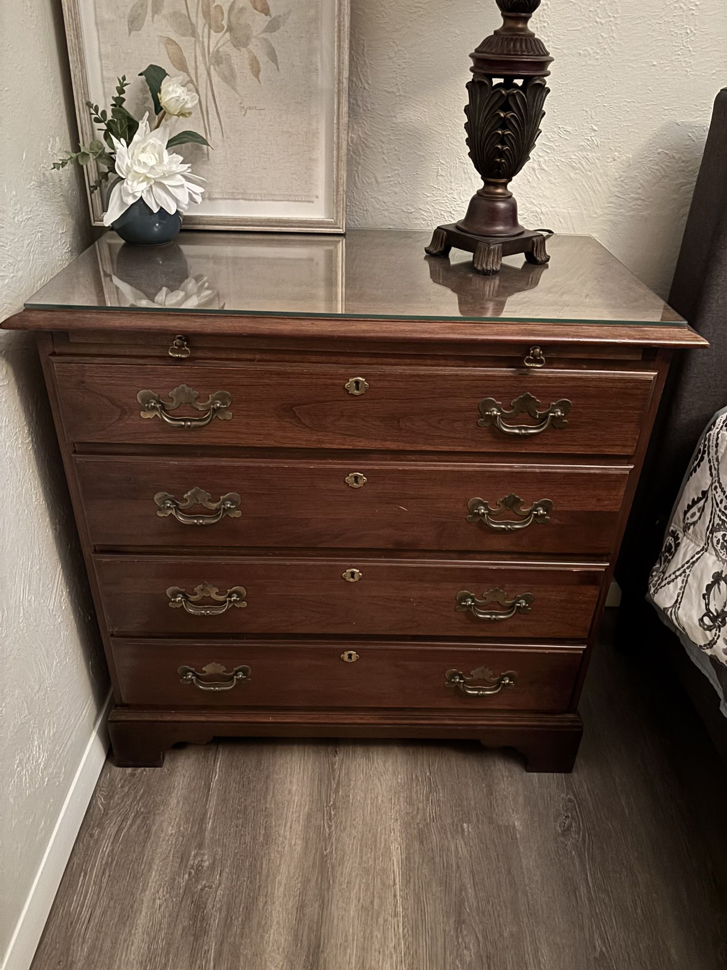 Dresser 