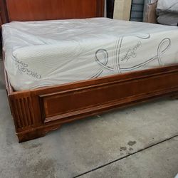 Cal King Bed Open Box With Boxpring And Mattress Memory Foam  600