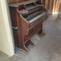 Packard Piano