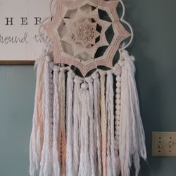 NWT Large Macrame Style Woven Pink & White Dreamcatcher Made In India. Wall Art