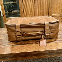 Hampton Vintage Luggage