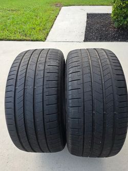 2 Pirelli P Zero Tires