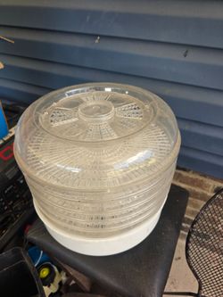 Food dehydrator