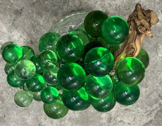 Retro 1960s Lucite Grape Cluster Decor – Vibrant Emerald Green
