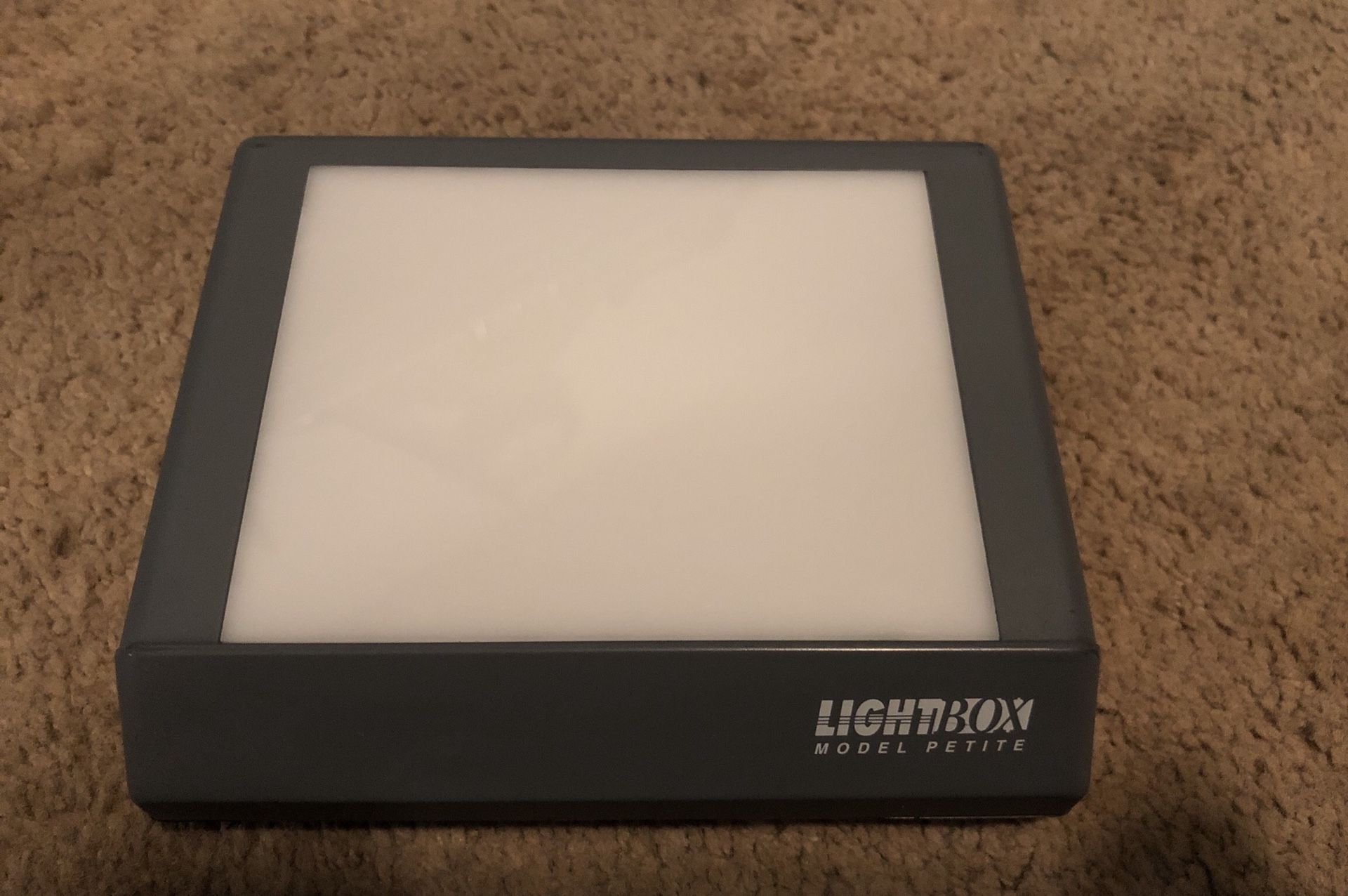 LIGHTBOX ULB-100 MODEL PETITE 4x5" 8000K PORTABLE LIGHT BOX FOR FILM OR SLIDES