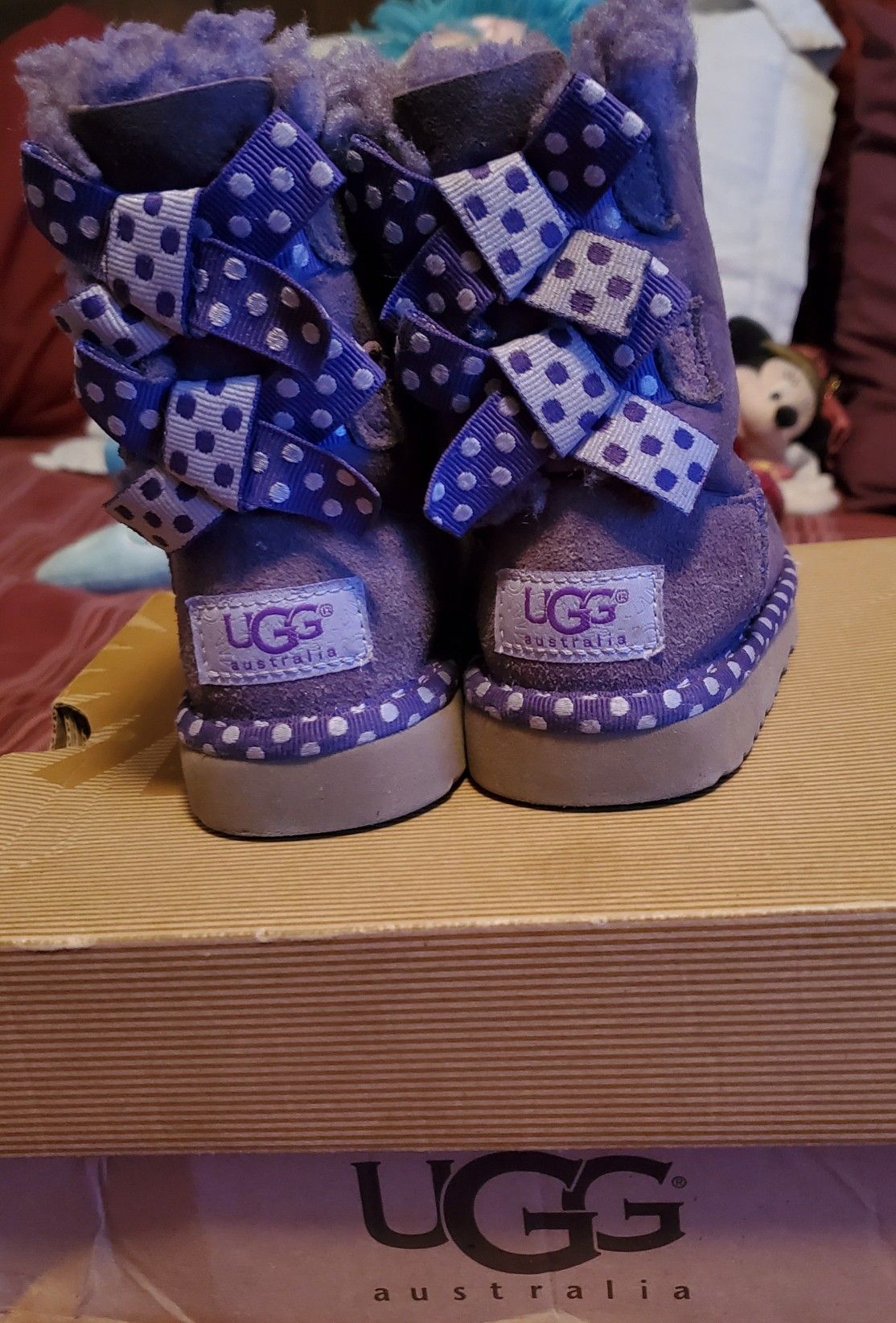 UGG Australia T Bailey Bow Dot Violet size 6 excellent...