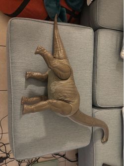 Brachiosaurus colossal Jurassic world in good condition