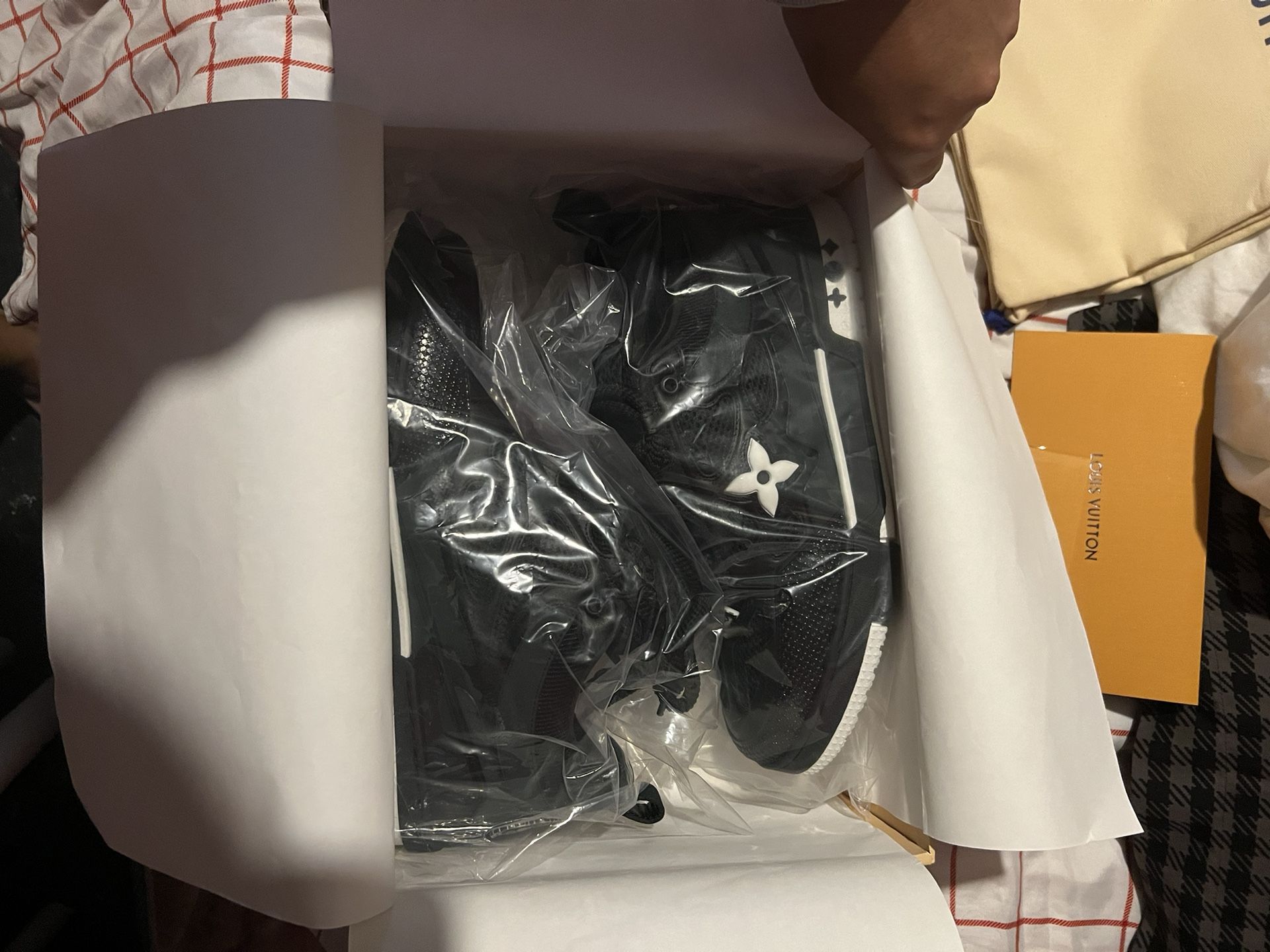 Brand New LV (Louis Vuitton)