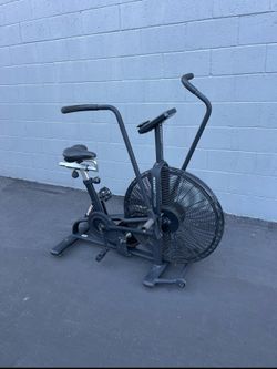 Assault Fitness Air Bike Classic…. Home Gym Fitness…. Great condition…. $450 Price is firm!!!!