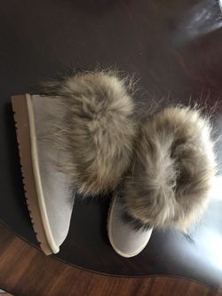 Grey Boot. Short with faux fur. New size 7