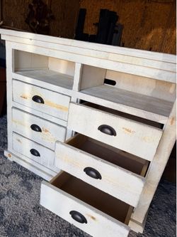 Excellent condition Vintage Industrial Style* *Solid wood and metal wheels *Dimensions* (L47” W31” H16”)