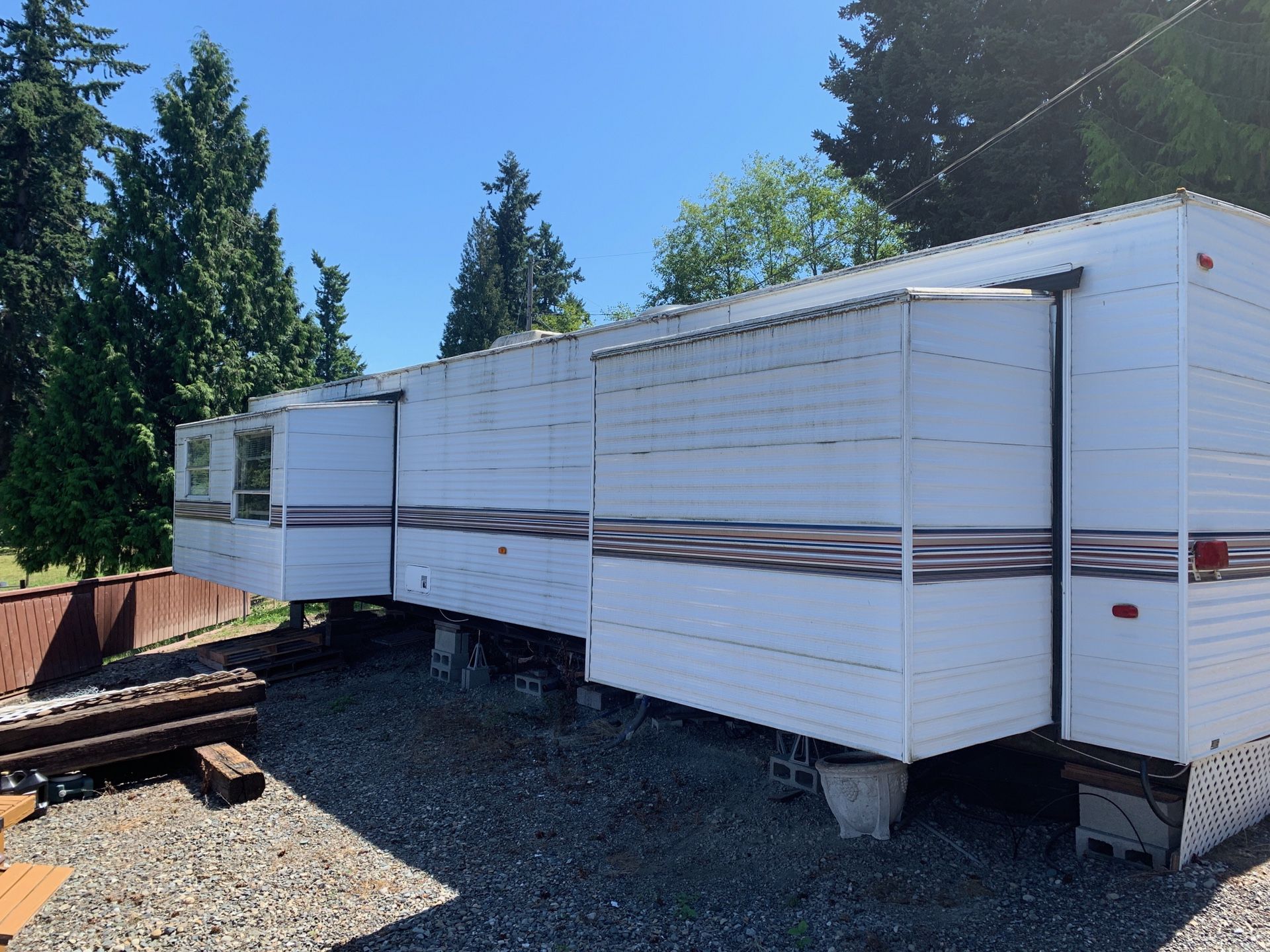 2000 44’ Breckenridge Park Model Trailer for Sale in WA OfferUp