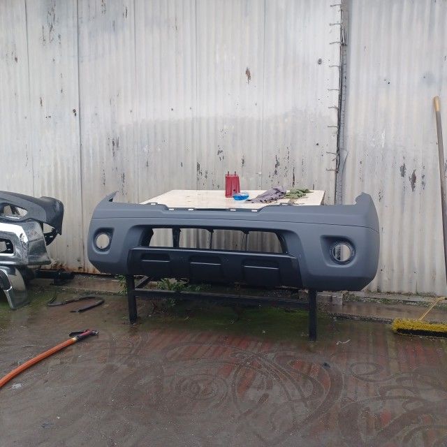 2011 202 Nissan Frontier Front bumper