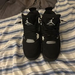 white thunder jordan 4