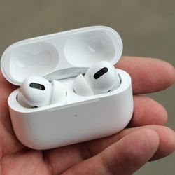 Apple Earbud Pro  Gen 2 Some Scratches 