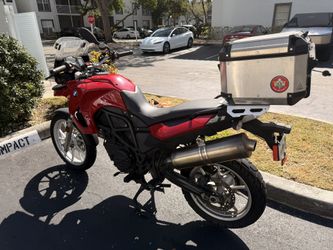 2006 RED BMW