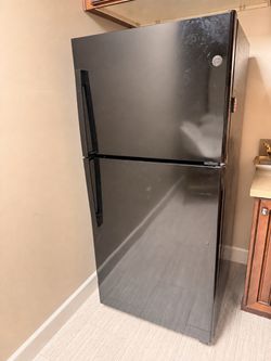 GE Black Top-Freezer Refrigerator – Excellent Condition - $450