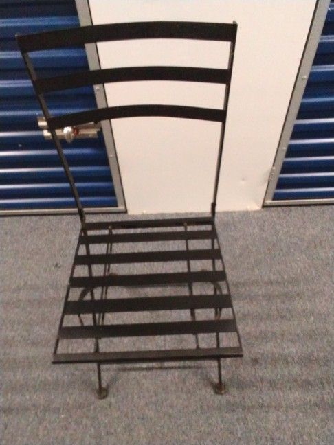 2 Metal Chairs 2 For 25$