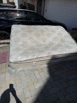 Queen Beautyrest pillow top mattress