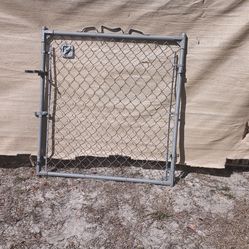 Portón en tubos y alambre(sears) 47x44