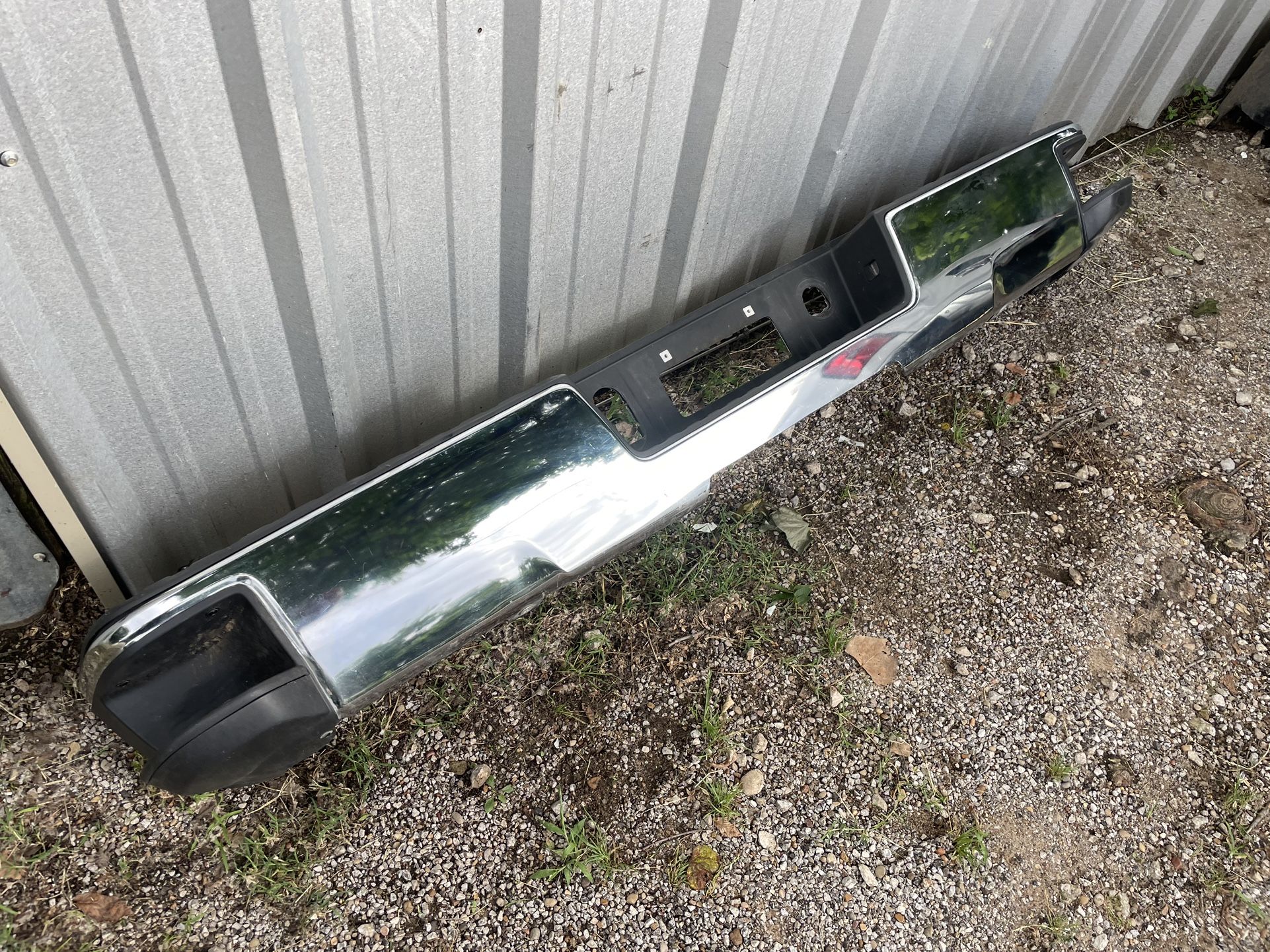 REAR BOMPER 2014-2018 CHEVROLET SILVERADO O GMC SIERRA