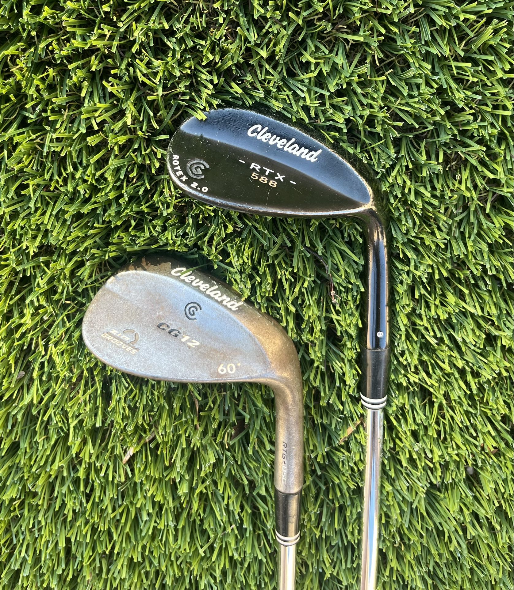 CLEVELAND WEDGE SET - 588 RTX 2.0 BLACK SATIN WEDGE SAND SW - CLEVELAND CG12 BLACK PEARL WEDGE LOB LW 60°