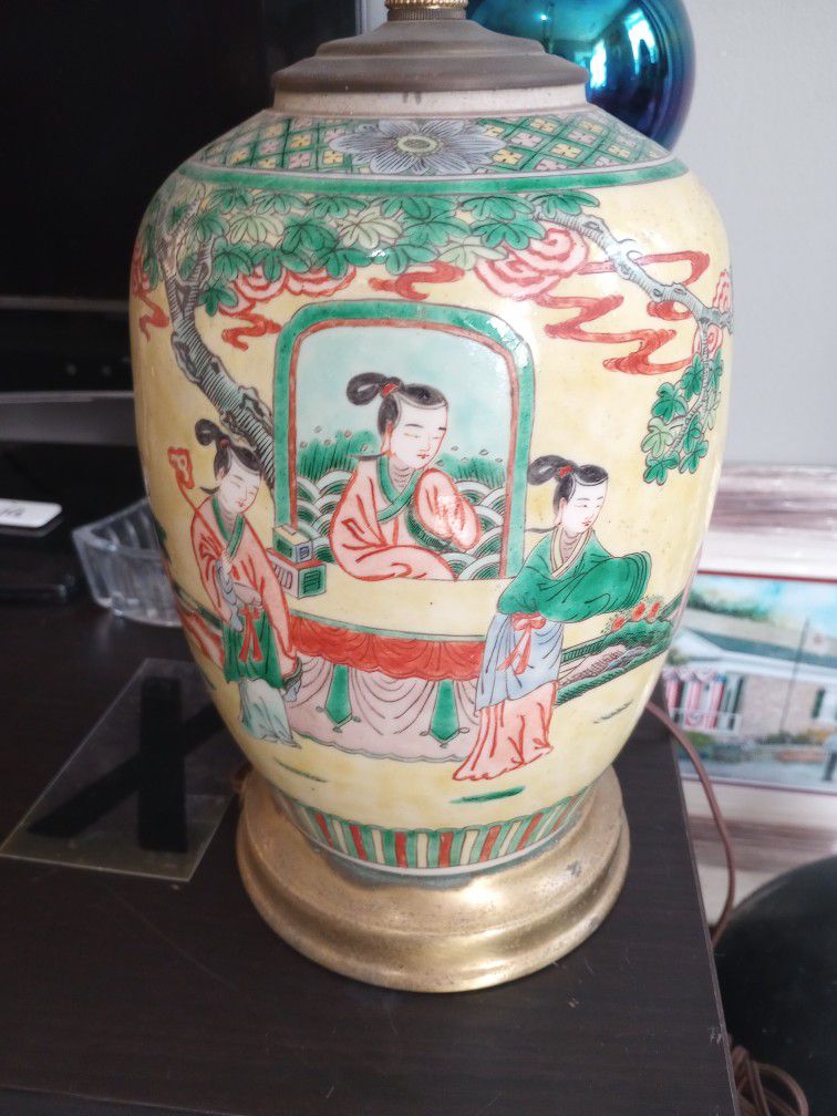 Chinese Geysha 20th Century Ginger Jar lamp
