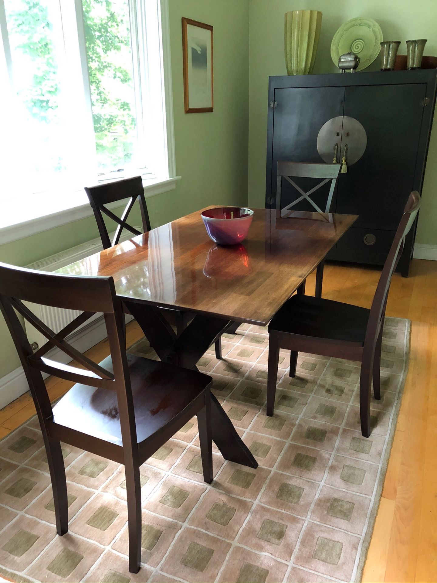 Dining / Breakfast Room Table & SIX Chairs