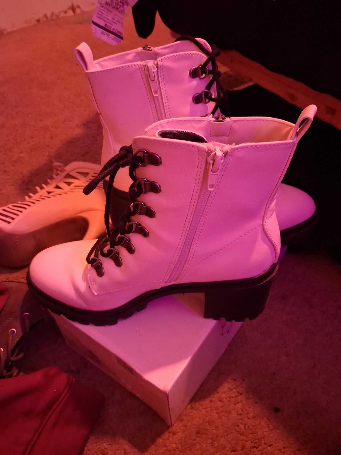 White boots Size 7