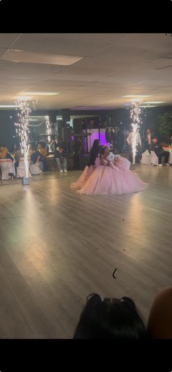 Chispas Frías  Robot Led Vals En Las Nubes  712-623-5445