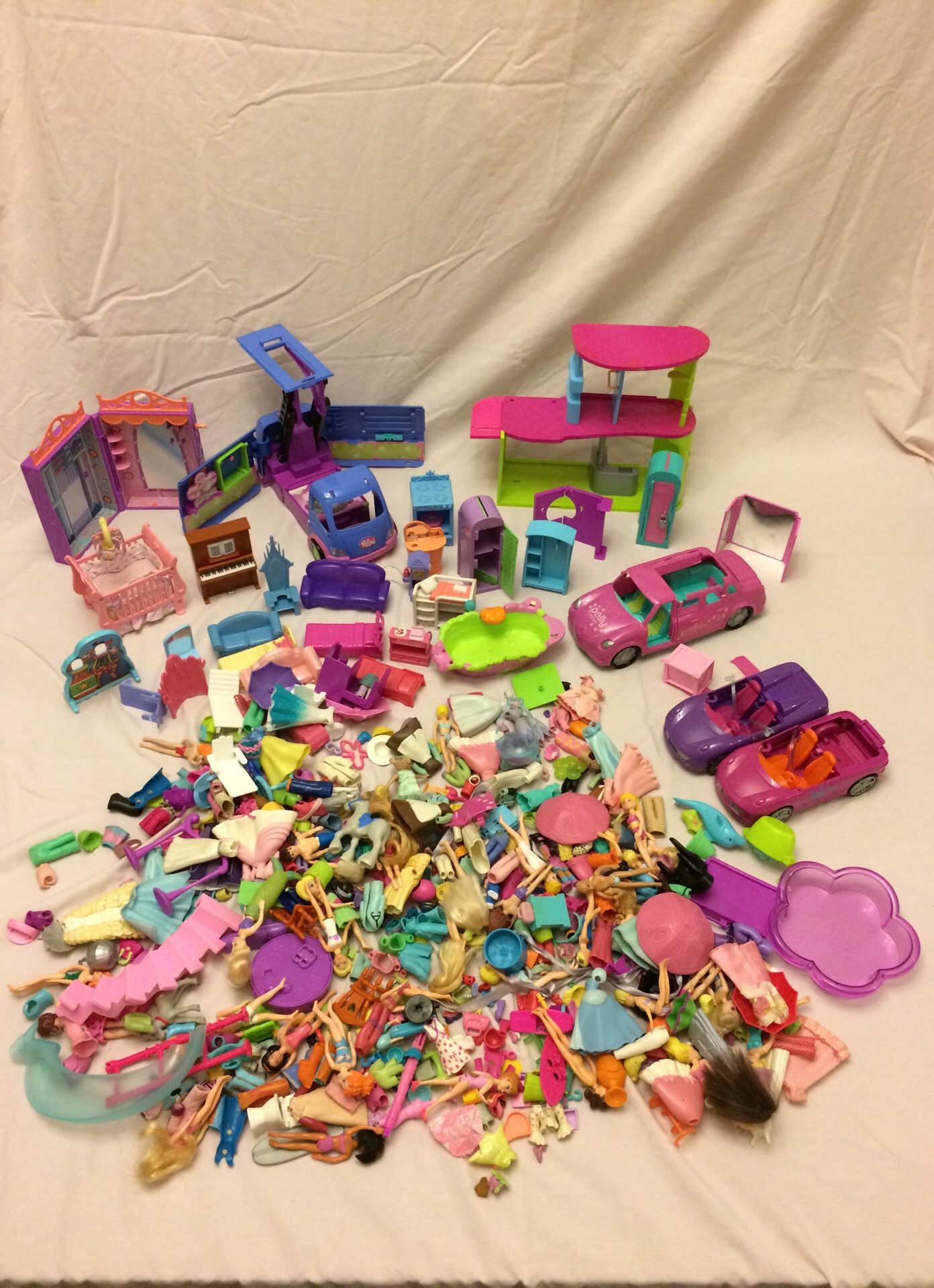 HUGE Collection of Polly Pocket / Pockets Dolls Figures for Sale in Sumner,  WA - OfferUp