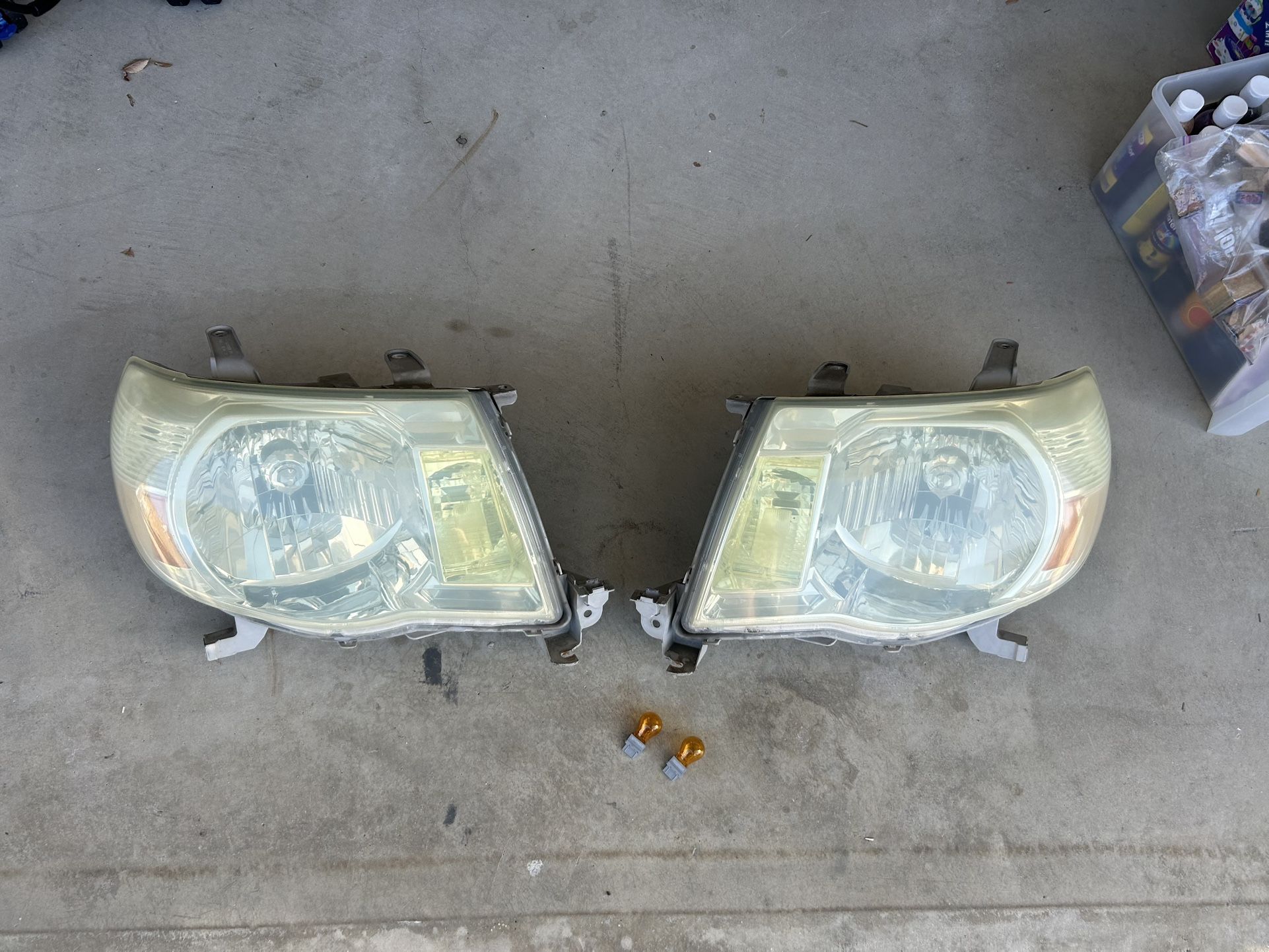 Tacoma Headlights Fits(2005 - 2011)