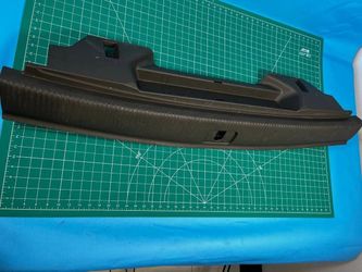 13-17 AUDI Q5 REAR TRUNK LATCH SILL PANEL SCUFF MOULDING OEM