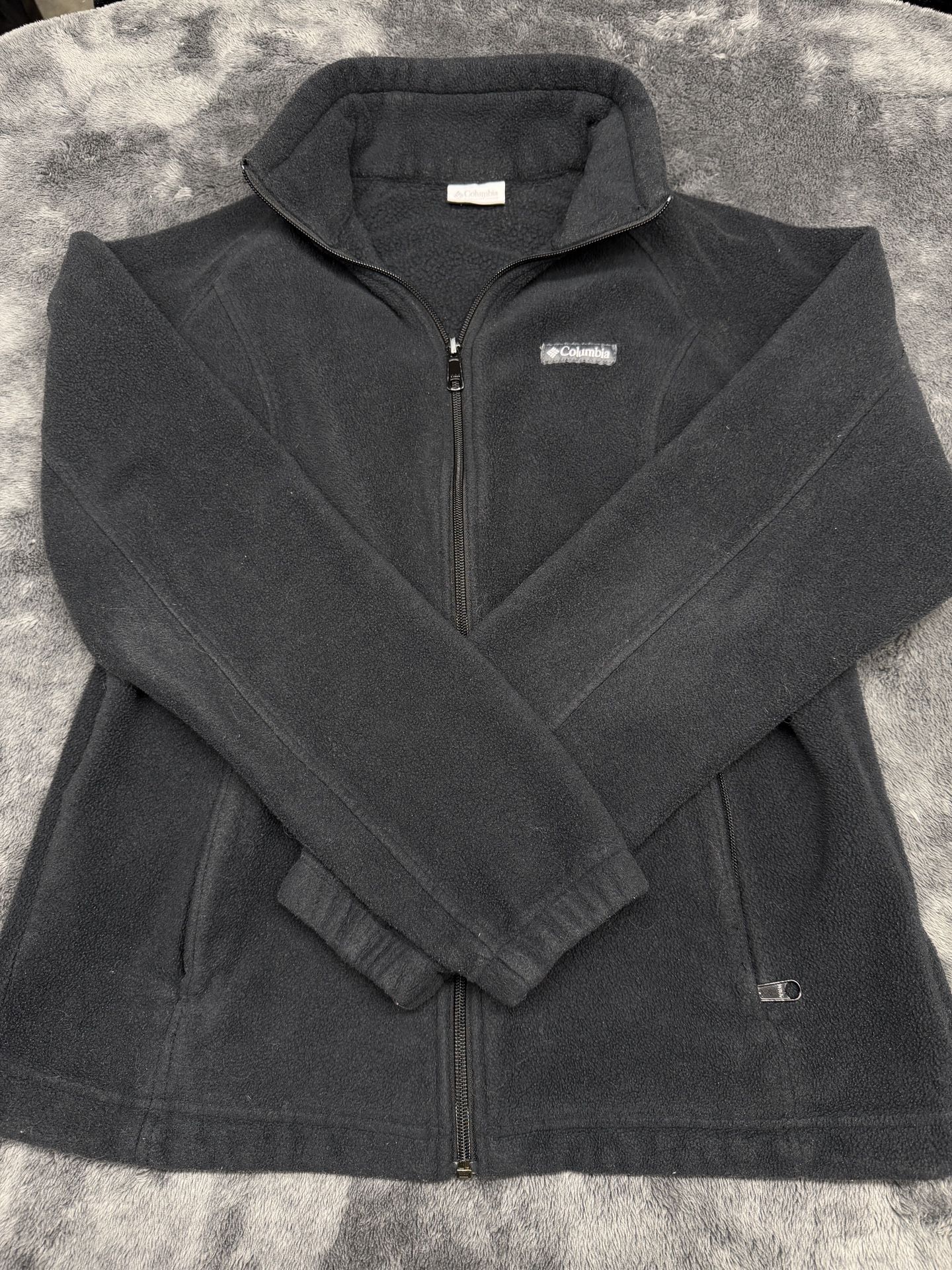 Black Columbia Women’s Large fleece zip up jacket #fleecelove  black fleece, zip-up jacket, outdoorwear, cozy fleece, casual outerwear, winter jacket,