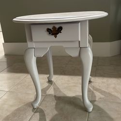 Broyhill lamp table