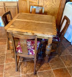 Dining Table & Chairs