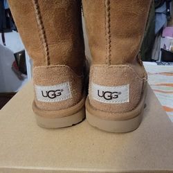 Toddler Ugg Boots 9c for Sale in Roslyn NY OfferUp